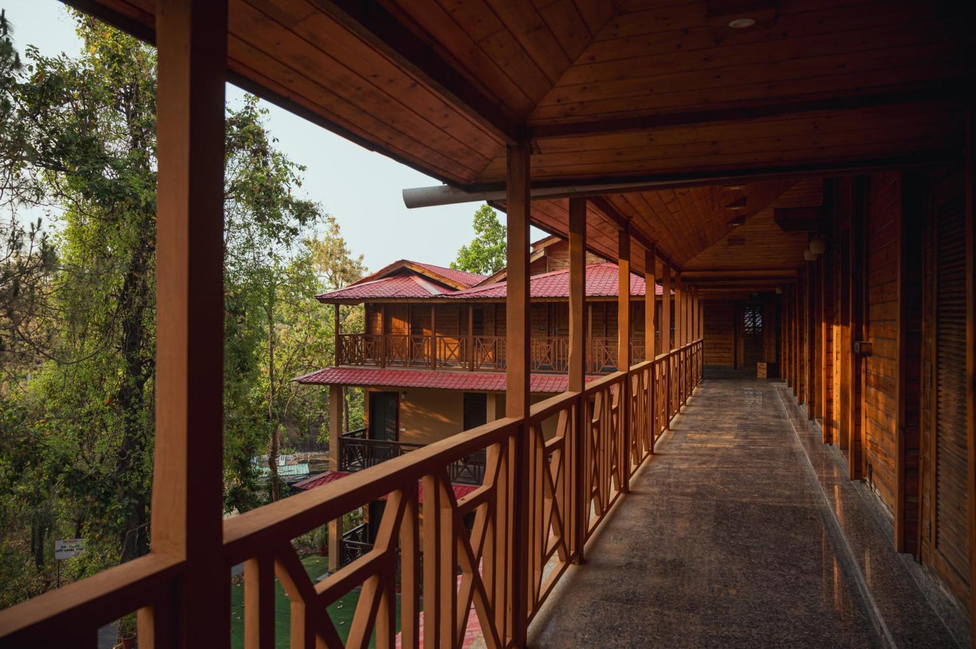 Aavaas Hill Resort Lansdowne Eksteriør bilde