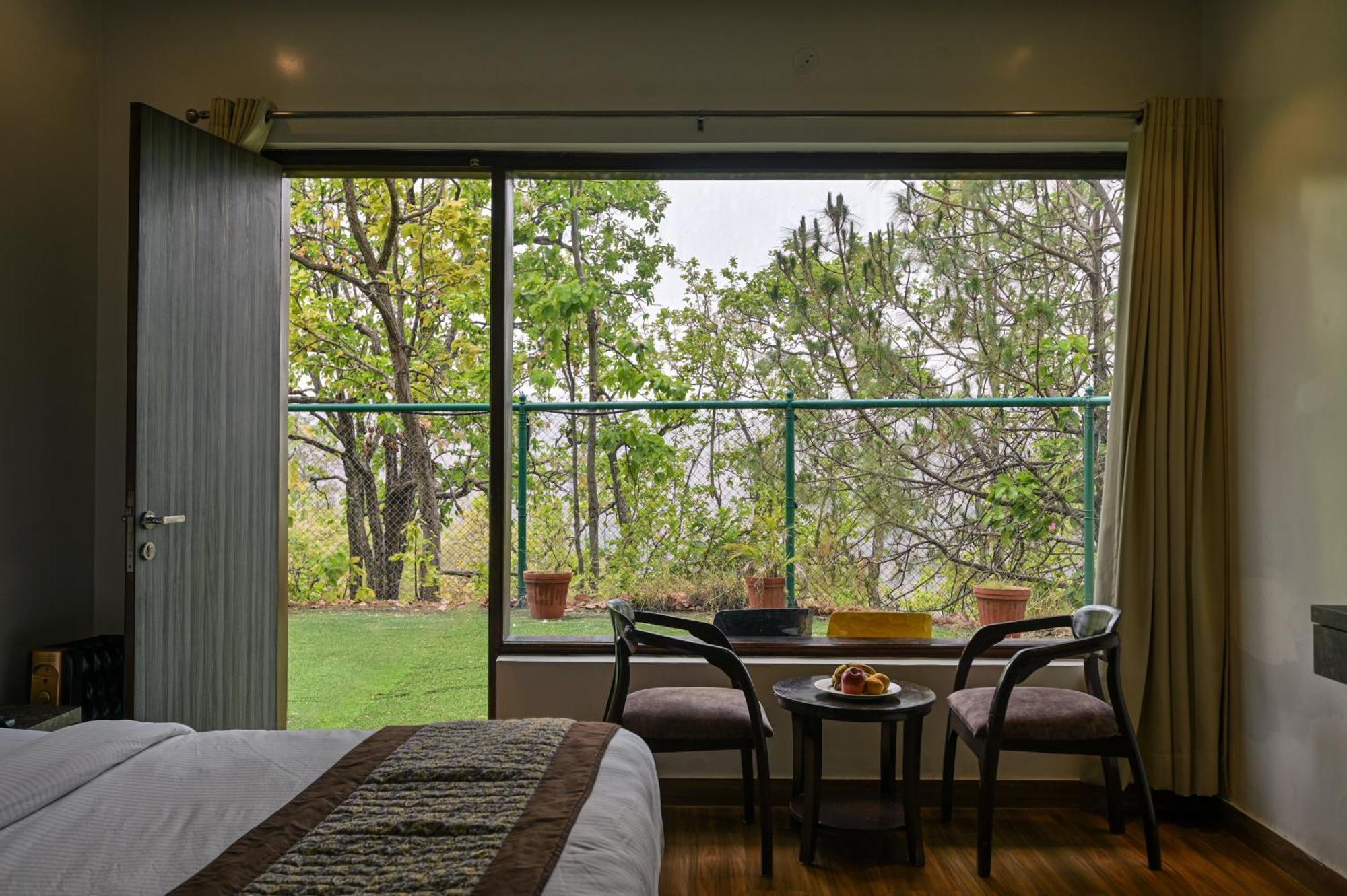 Aavaas Hill Resort Lansdowne Eksteriør bilde
