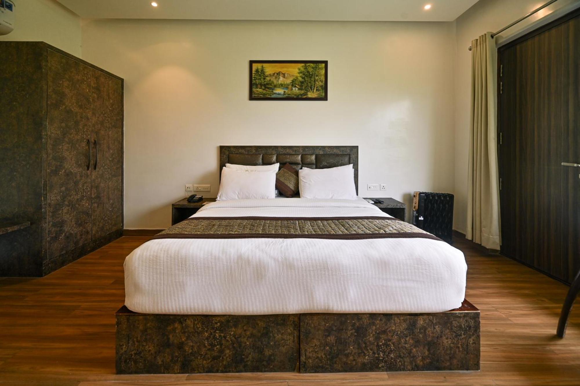 Aavaas Hill Resort Lansdowne Eksteriør bilde
